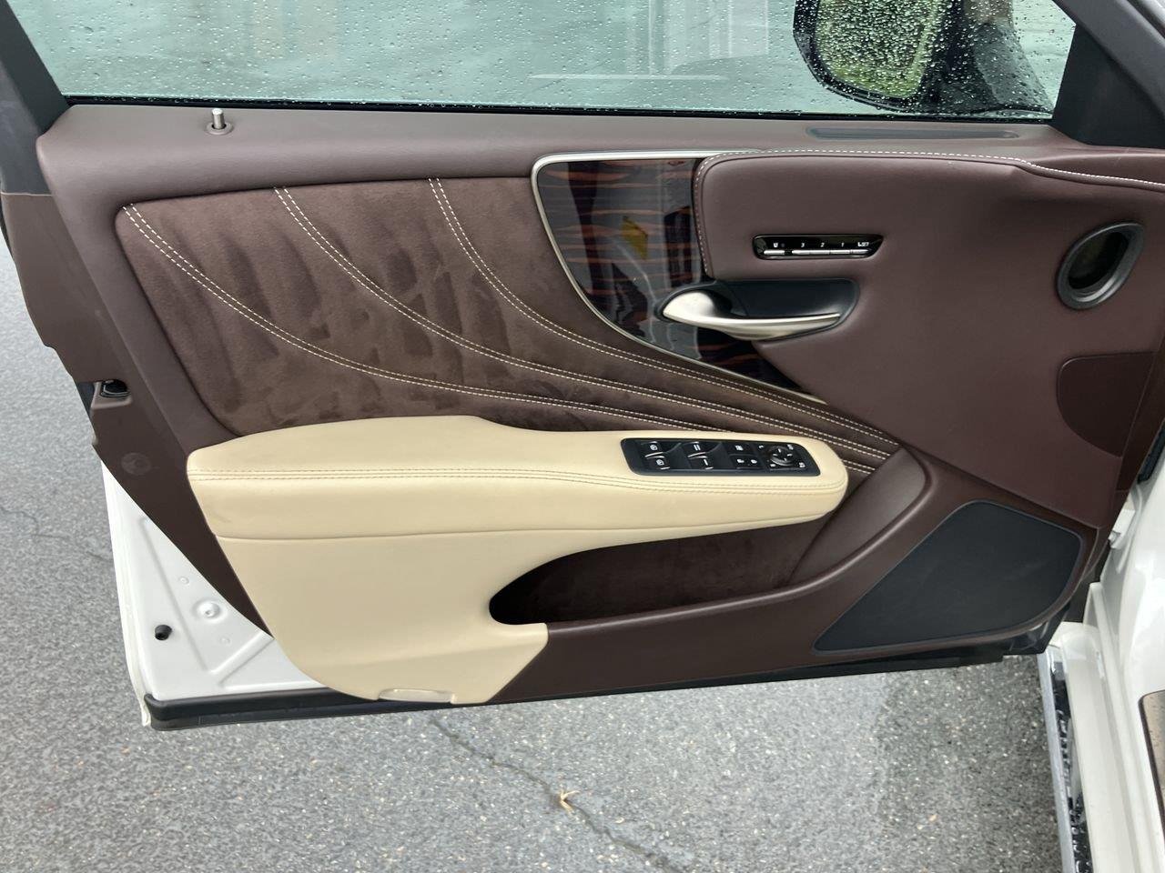 Used 2018 White (Eminent White Pearl) Lexus 500h image 16
