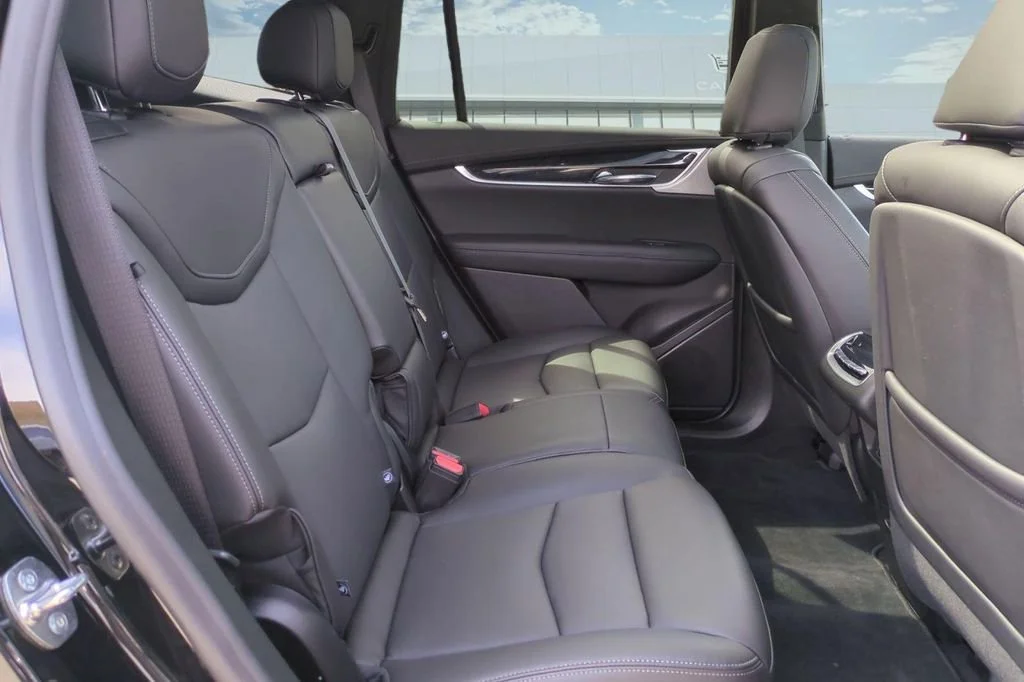 Used 2025 Stellar Black Metallic Cadillac Premium Luxury image 17