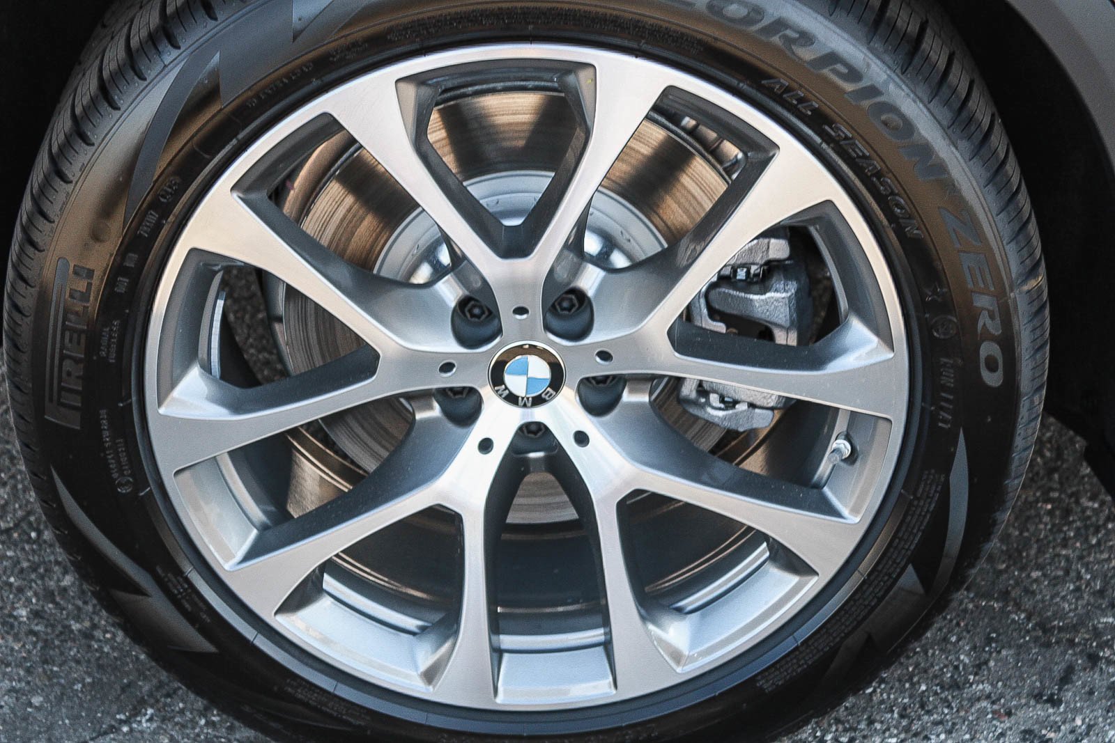 New 2026 Skyscraper Grey Metallic BMW xDrive50e image 11