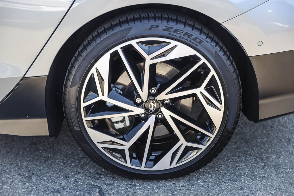 2024 Hyundai IONIQ 6 Limited - Photo 8