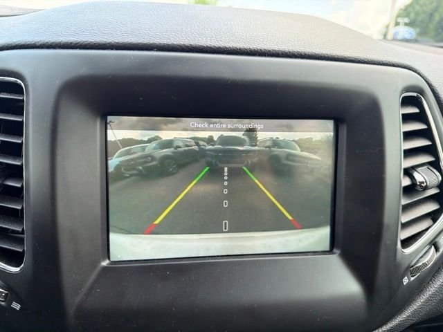 Used 2019 White Jeep Latitude image 20