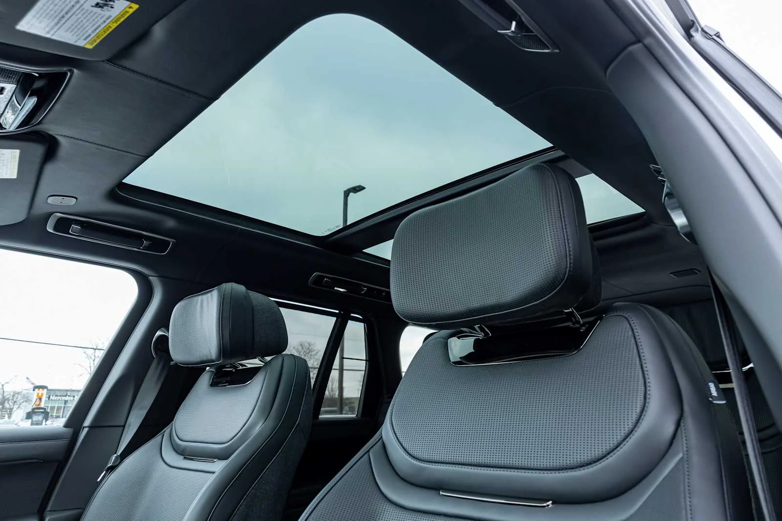 2026 Land Rover Range Rover SV - Photo 27