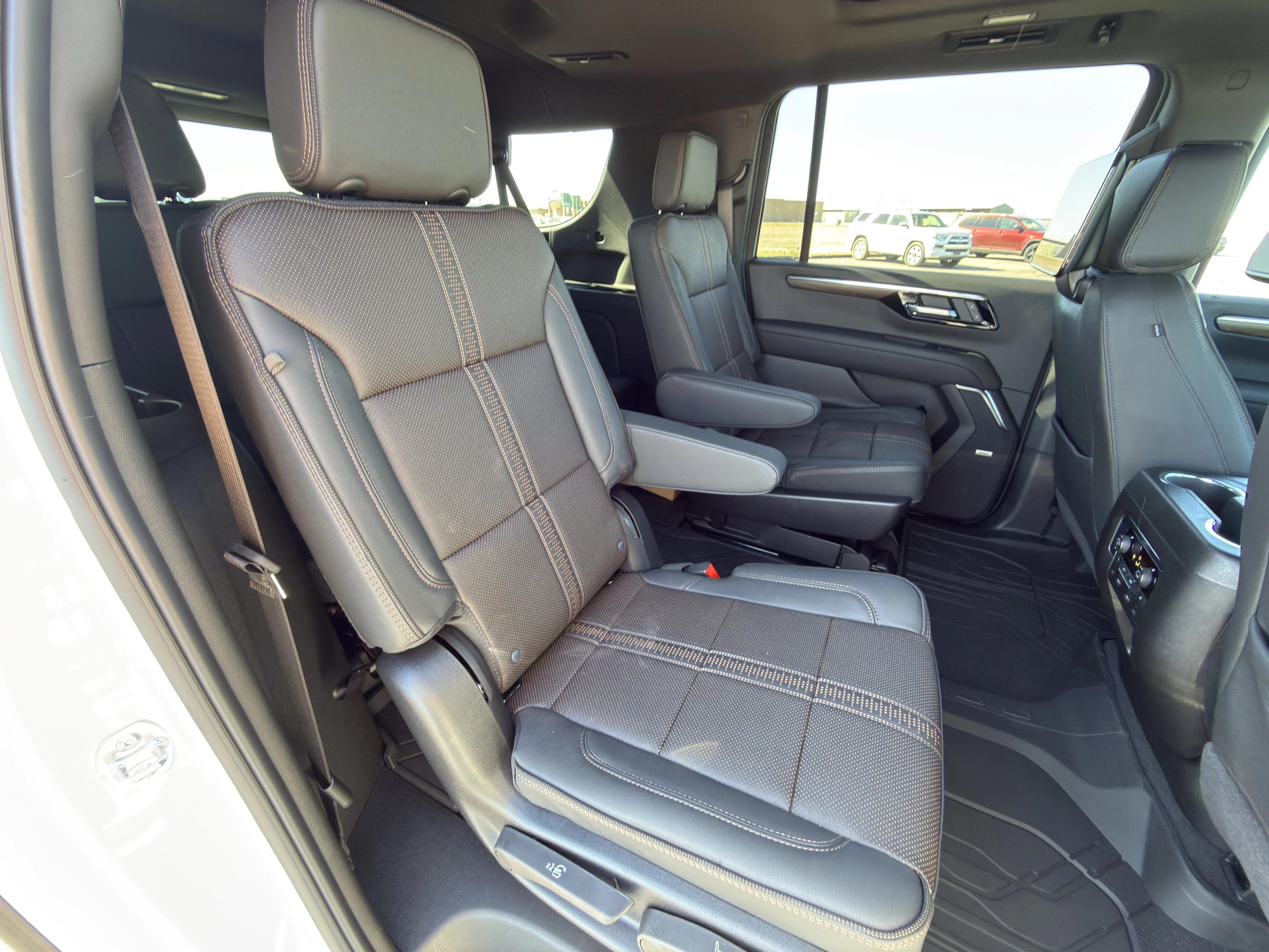 2026 Chevrolet Suburban High Country - Photo 15