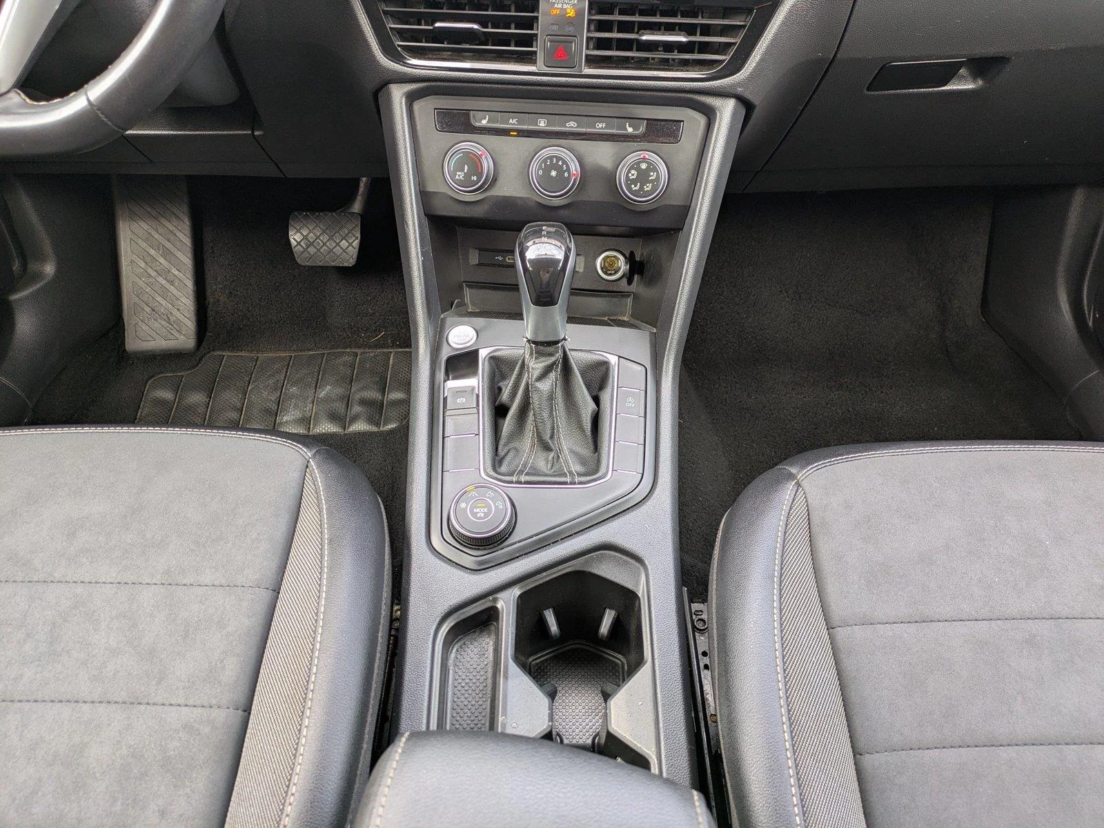 Used 2022 Platinum Gray Metallic Volkswagen SE image 19