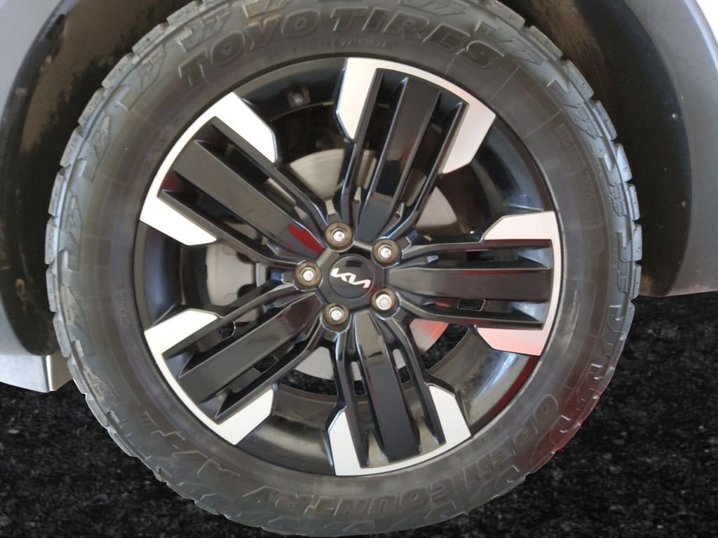 Used 2024 White Kia SX-Prestige image 27