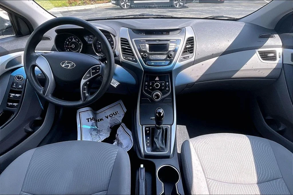 Used 2015 White Hyundai SE image 18