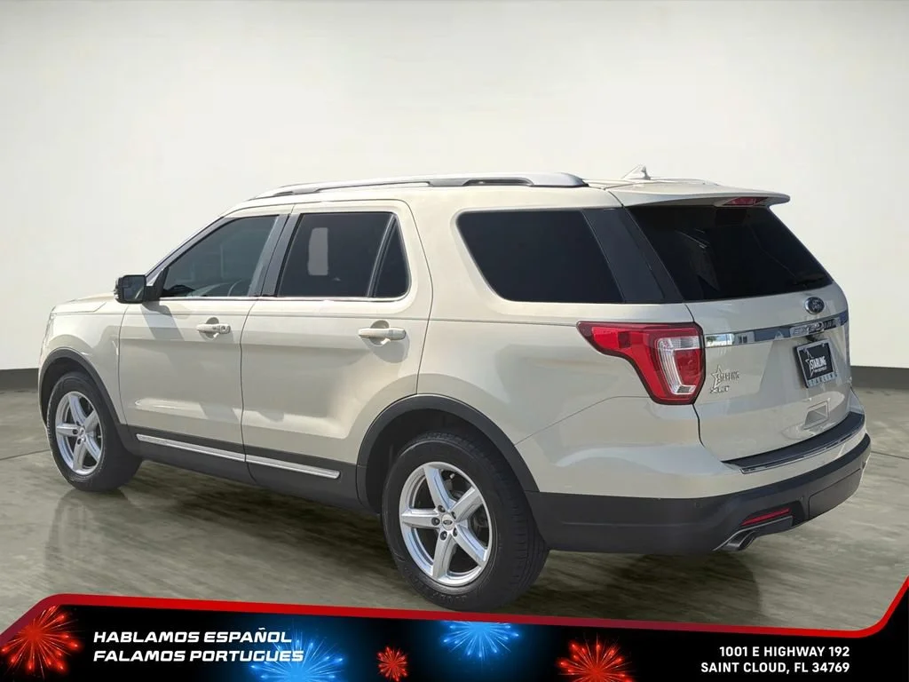 Used 2018 Beige Ford XLT image 4