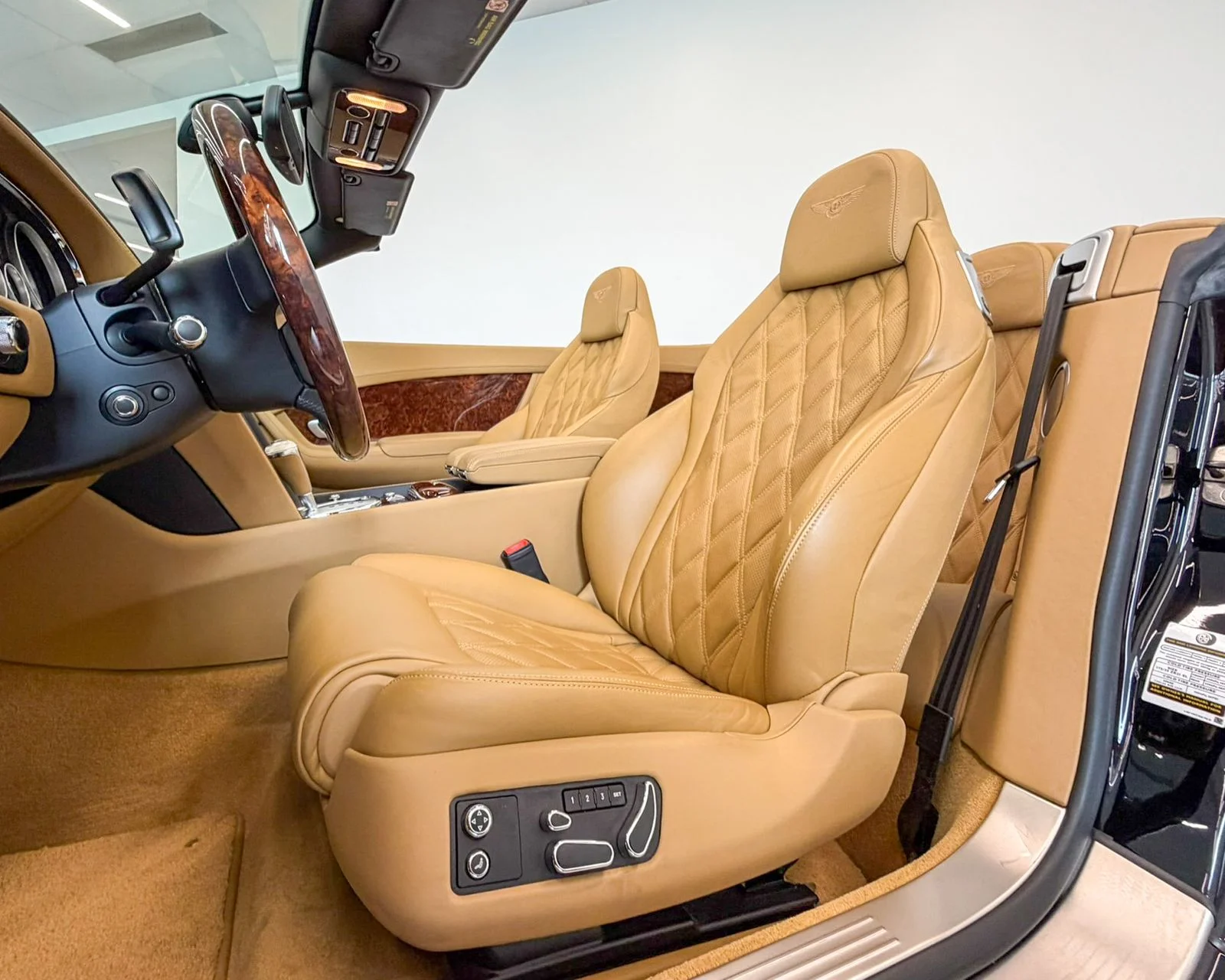Used 2014 Black Bentley Base image 16