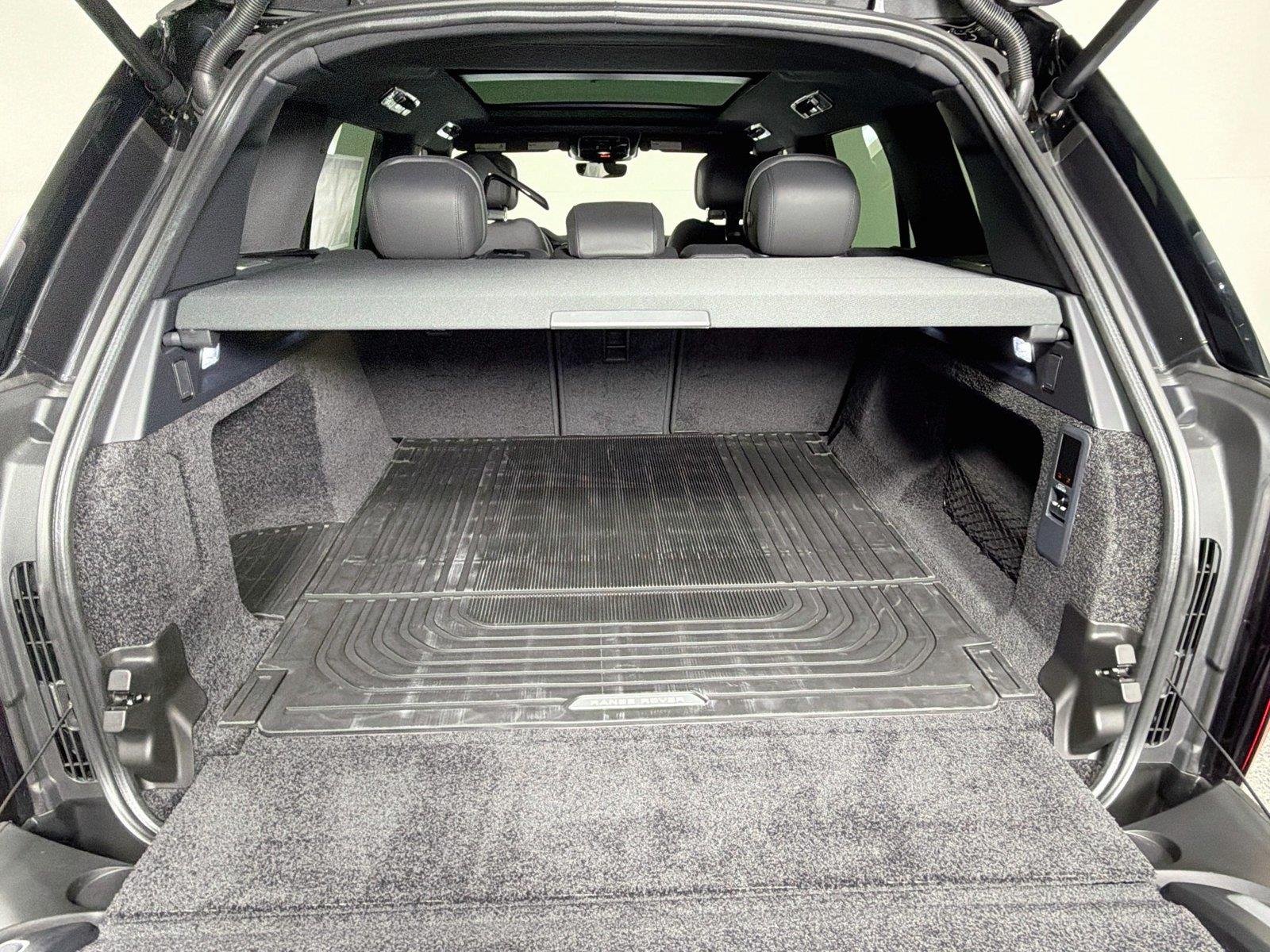 New 2027 Carpathian Grey Land Rover SE image 27