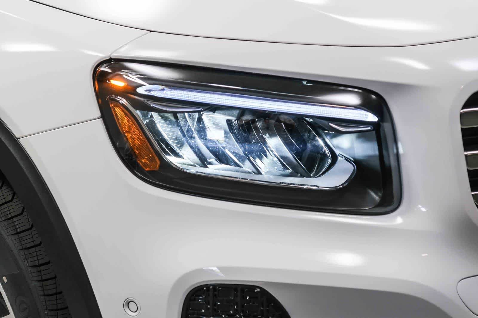 New 2026 Polar White Mercedes-Benz GLB 250 image 55