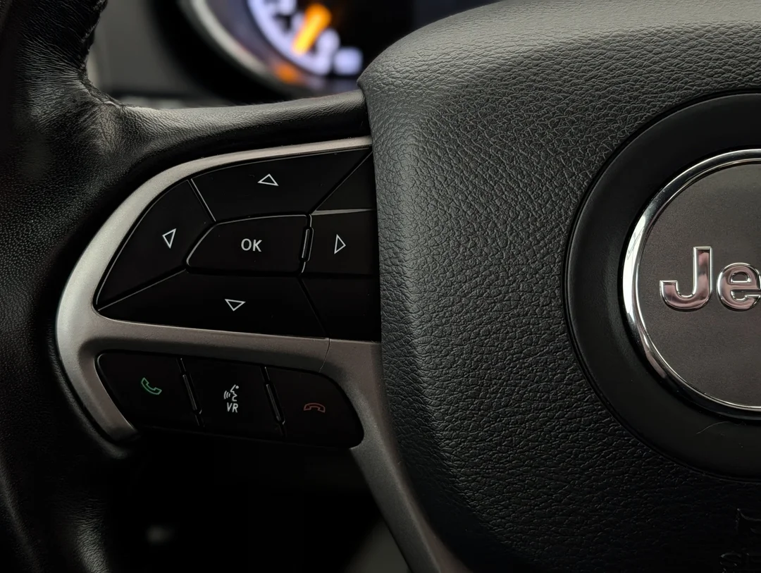 Used 2020 Black Jeep Altitude - - 4x4 - Leather Seats - Power Sunroof - Navigation & More! image 17