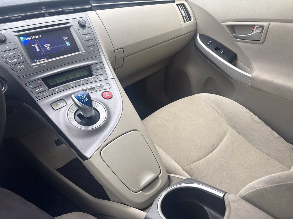 Used 2014 Pearl Toyota Three image 20