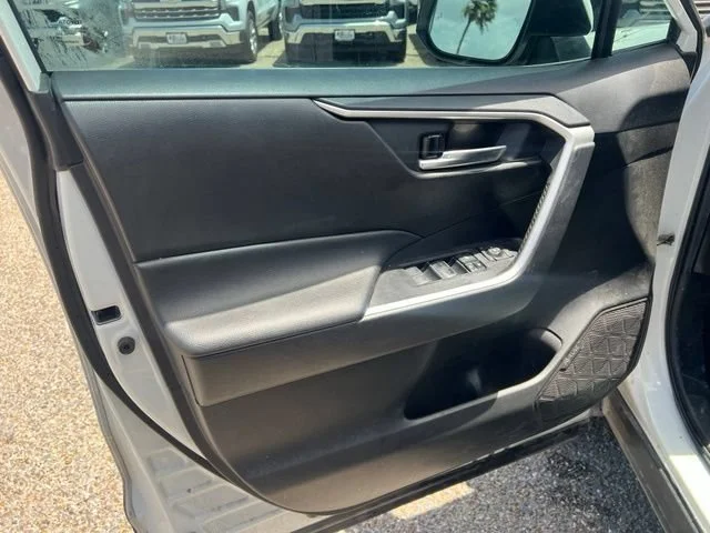 Used 2022 White Toyota XLE Premium image 13