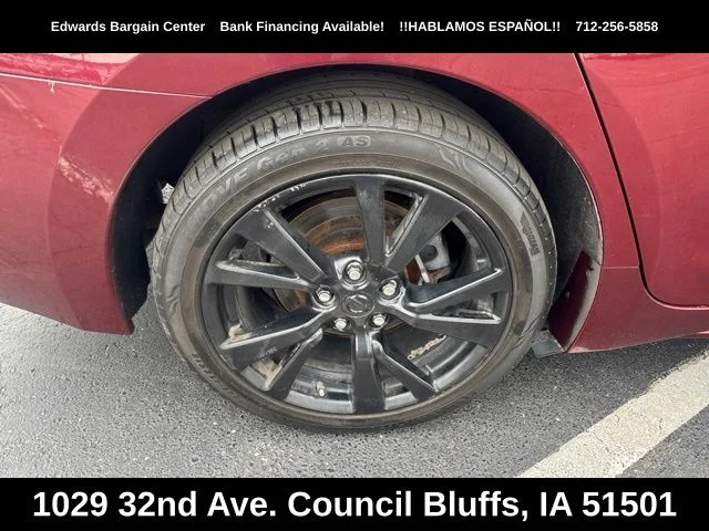 Used 2017 Red Nissan 3.5 SV image 9