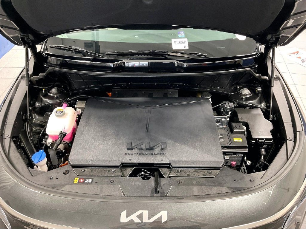 Used 2023 Gray Kia Wind image 30