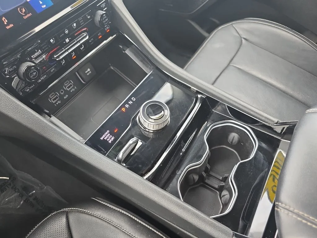 Used 2023 White Jeep Limited image 25