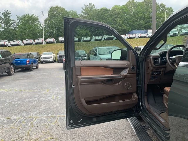 Used 2023 Green Ford King Ranch image 23