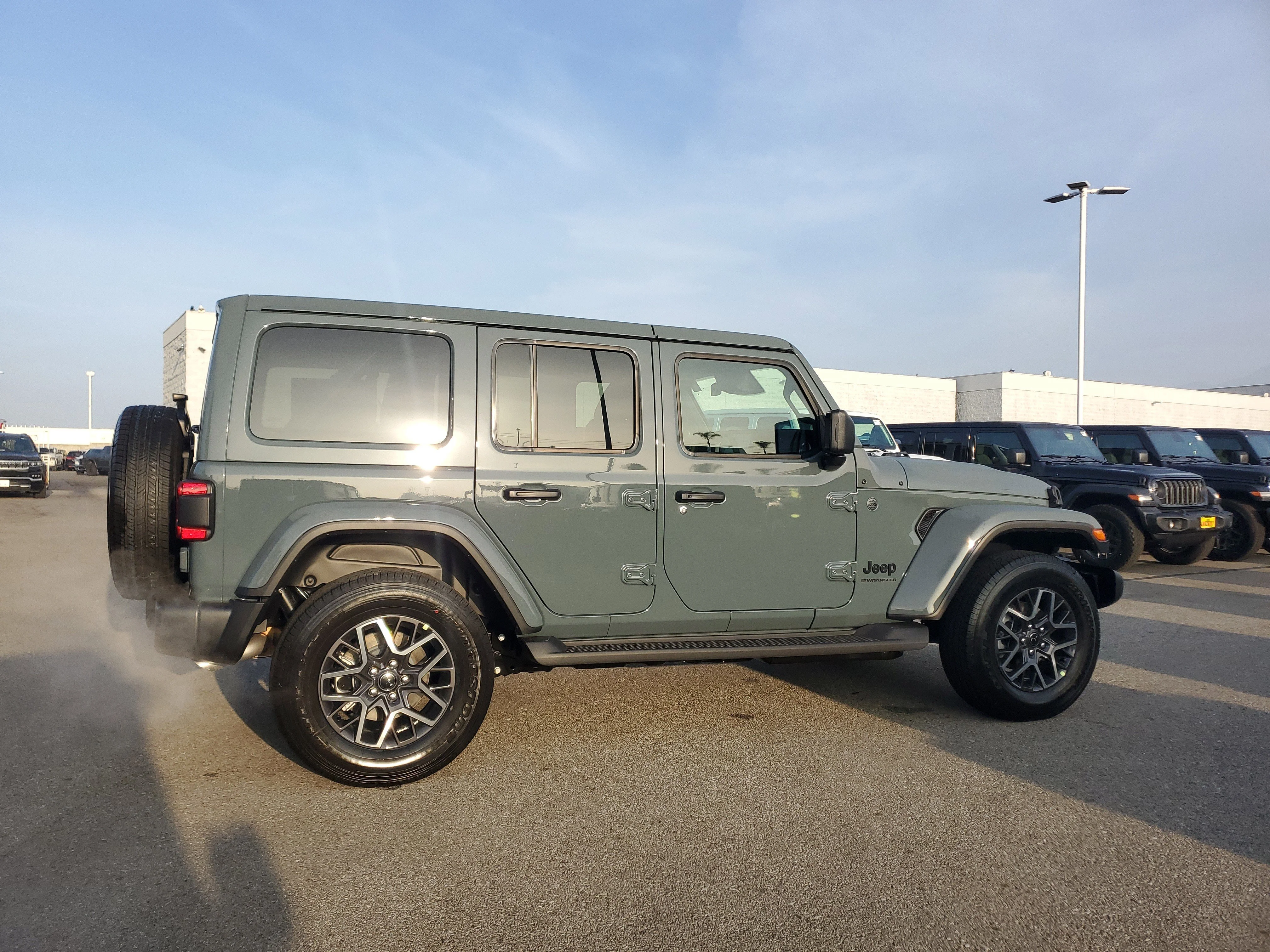 New 2026 Anvil Clear-Coat Exterior Paint Jeep Sahara image 2