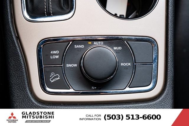Used 2017 Velvet Jeep Limited image 19