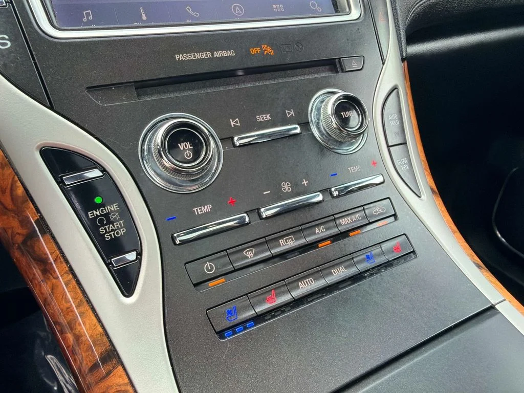 Used 2020 Blue Lincoln Reserve image 26