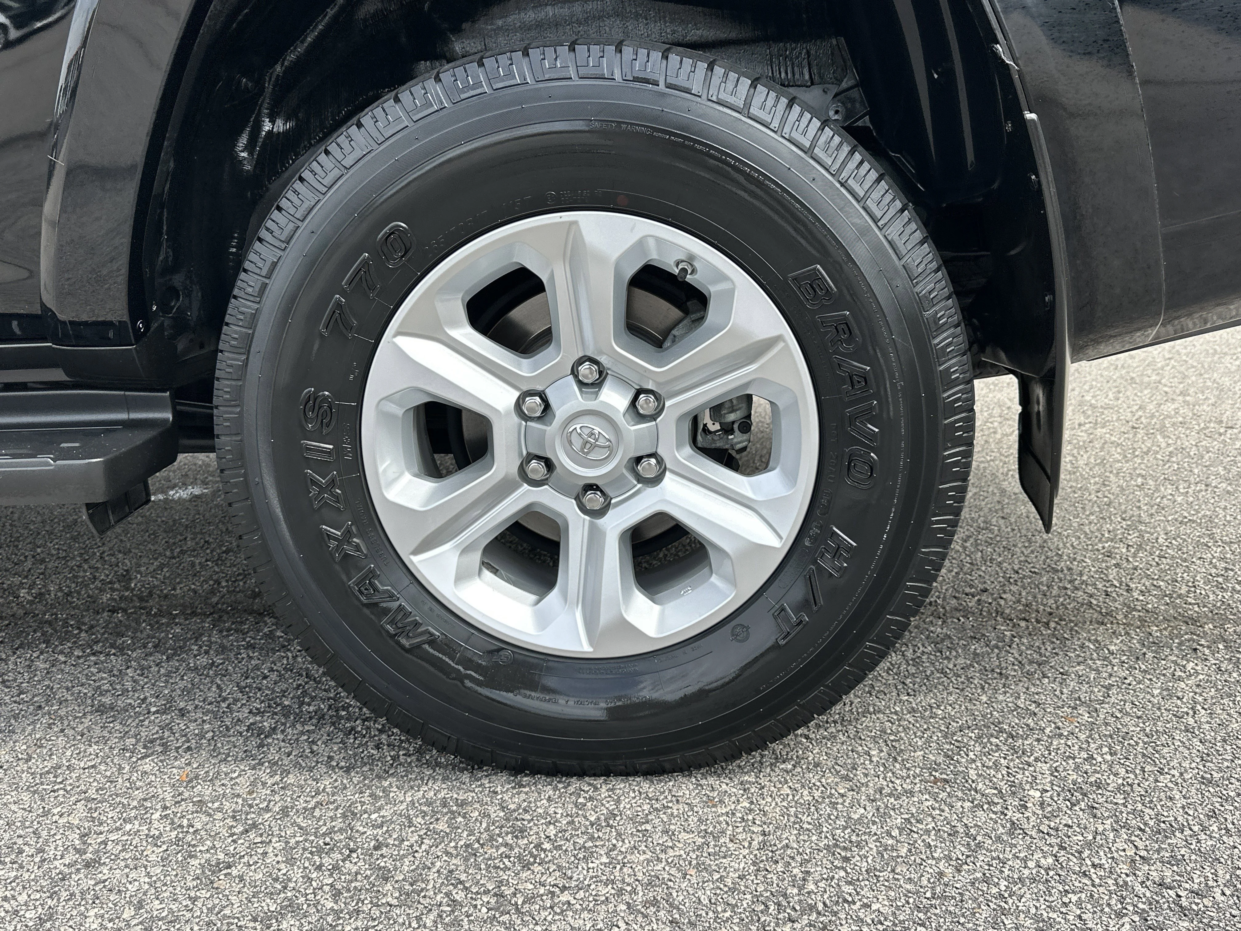 Used 2019 Midnight Black Metallic Toyota SR5 image 19