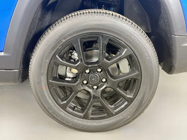 New 2026 Blue Jeep Latitude image 28