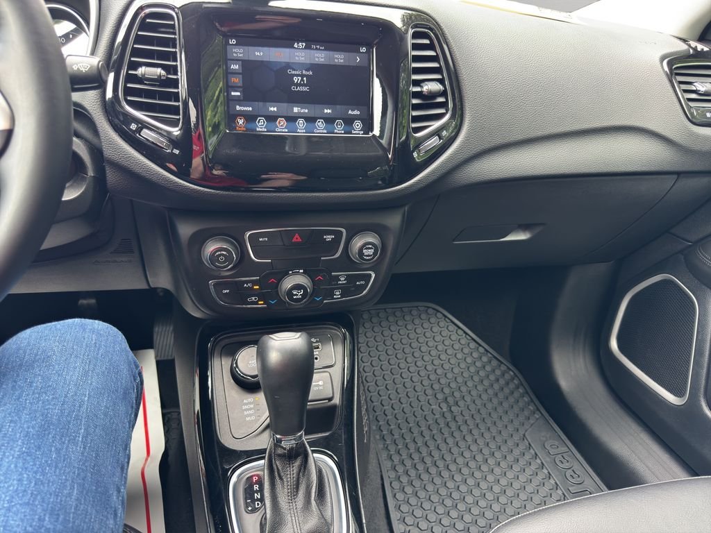 Used 2019 Granite Crystal Met Jeep Altitude image 29