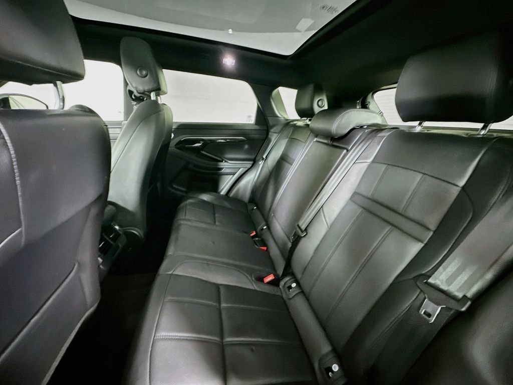 Used 2023 Fuji White Land Rover Dynamic image 23