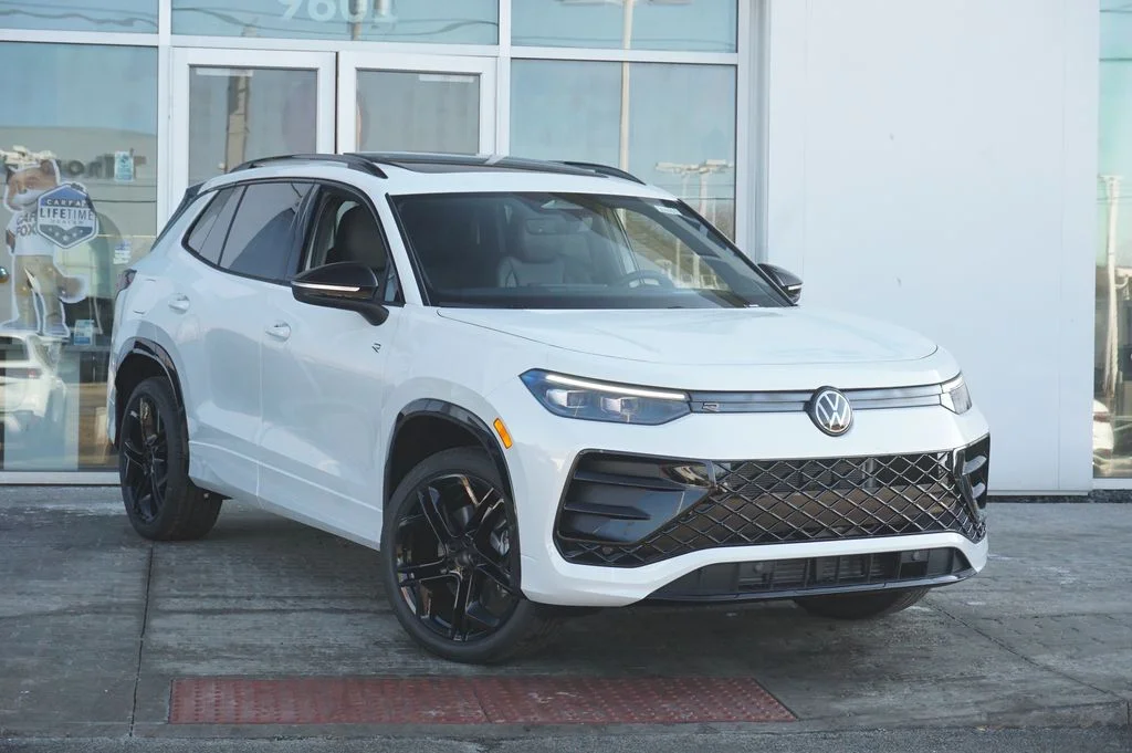 New 2026 White/off-white Volkswagen 2.0T SE R-Line Black image 2