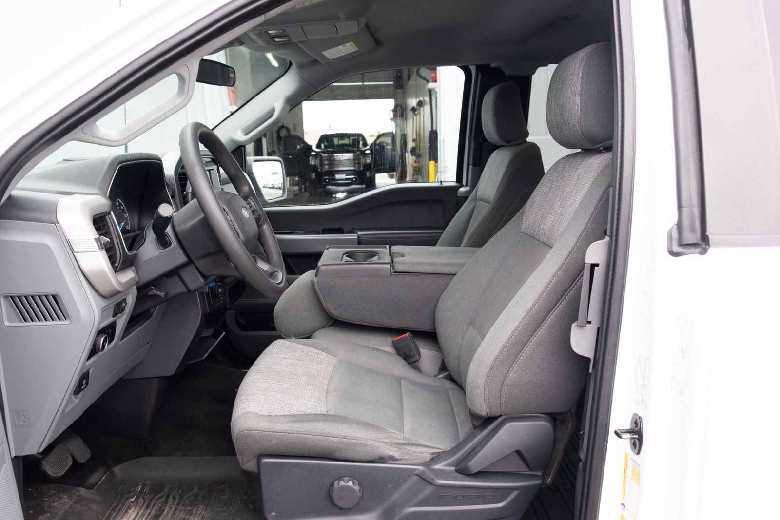 Used 2023  Ford XLT image 10