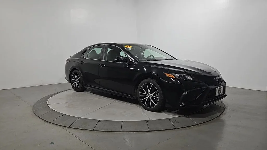 2022 Toyota Camry SE - Photo 8