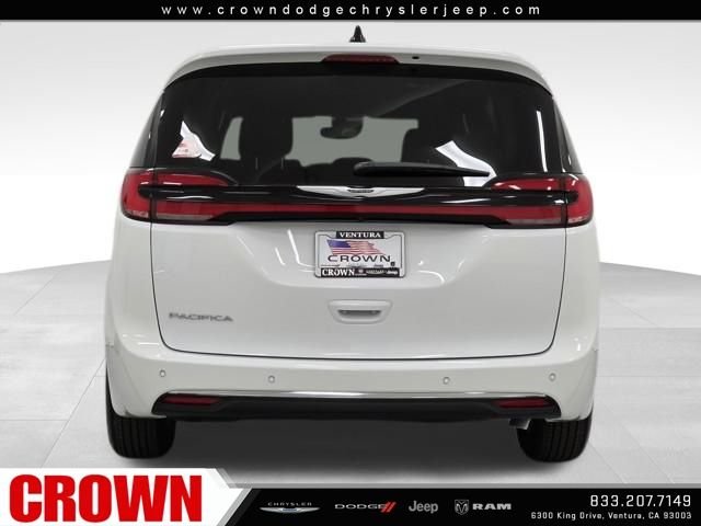 New 2025 Bright White Clear-Coat Exterior Paint Chrysler Select image 6