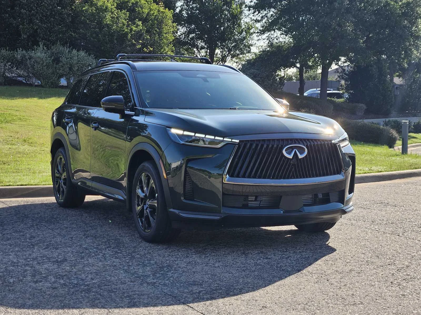 New 2027 2T DEEP EMRLD INFINITI Autograph AWD image 2