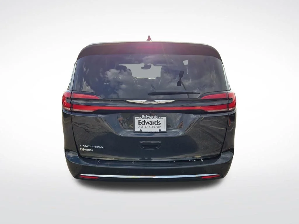Used 2023 Black Chrysler Touring L image 4