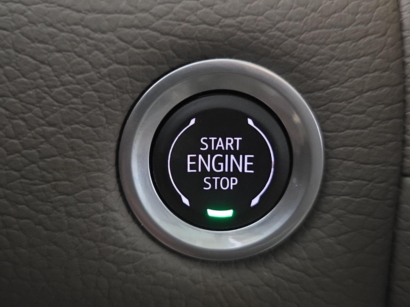 Used 2024 White Frost Tricoat GMC Denali image 22