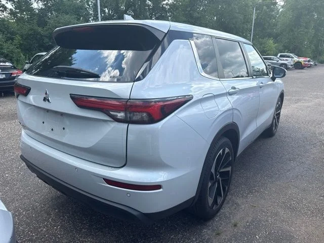 Used 2022 Mitsubishi Outlander ES with VIN JA4J4TA87NZ003568 for sale in White Bear Lake, Minnesota