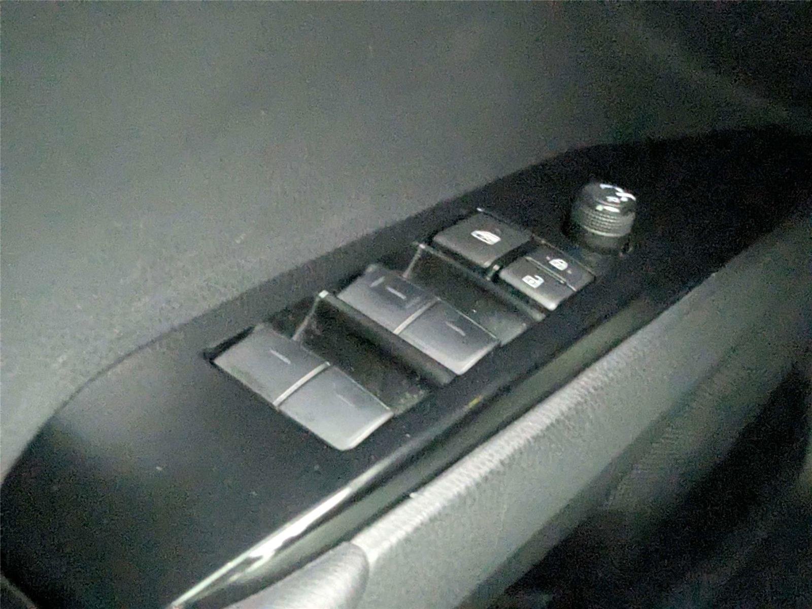 Used 2025 Ice Cap Toyota SE image 13