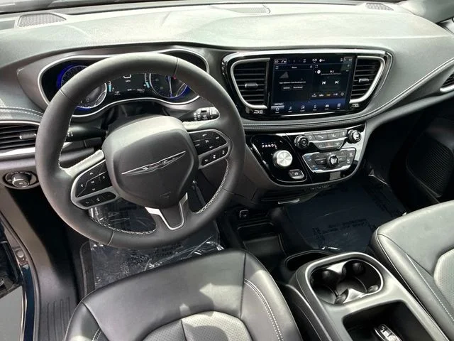 Used 2025 Blue Chrysler Select image 19