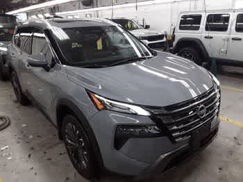 Used 2025 Boulder Gray Pearl Nissan SL image 2