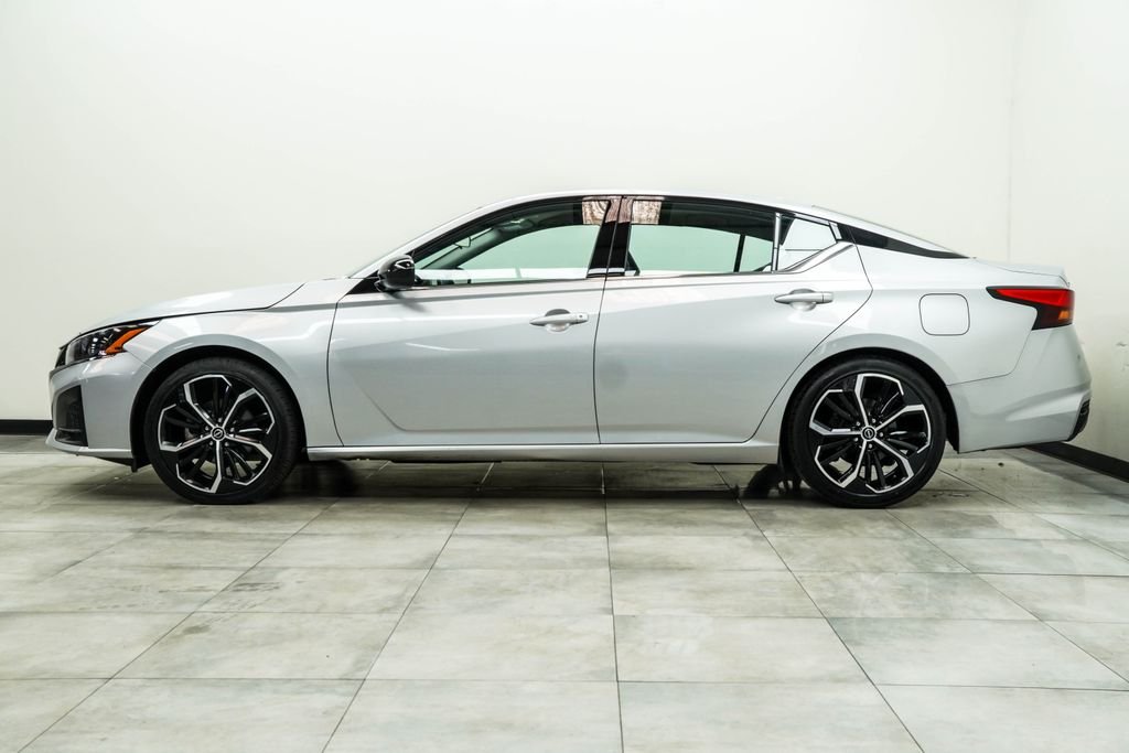 Used 2024 Silver Nissan 2.5 SR image 8
