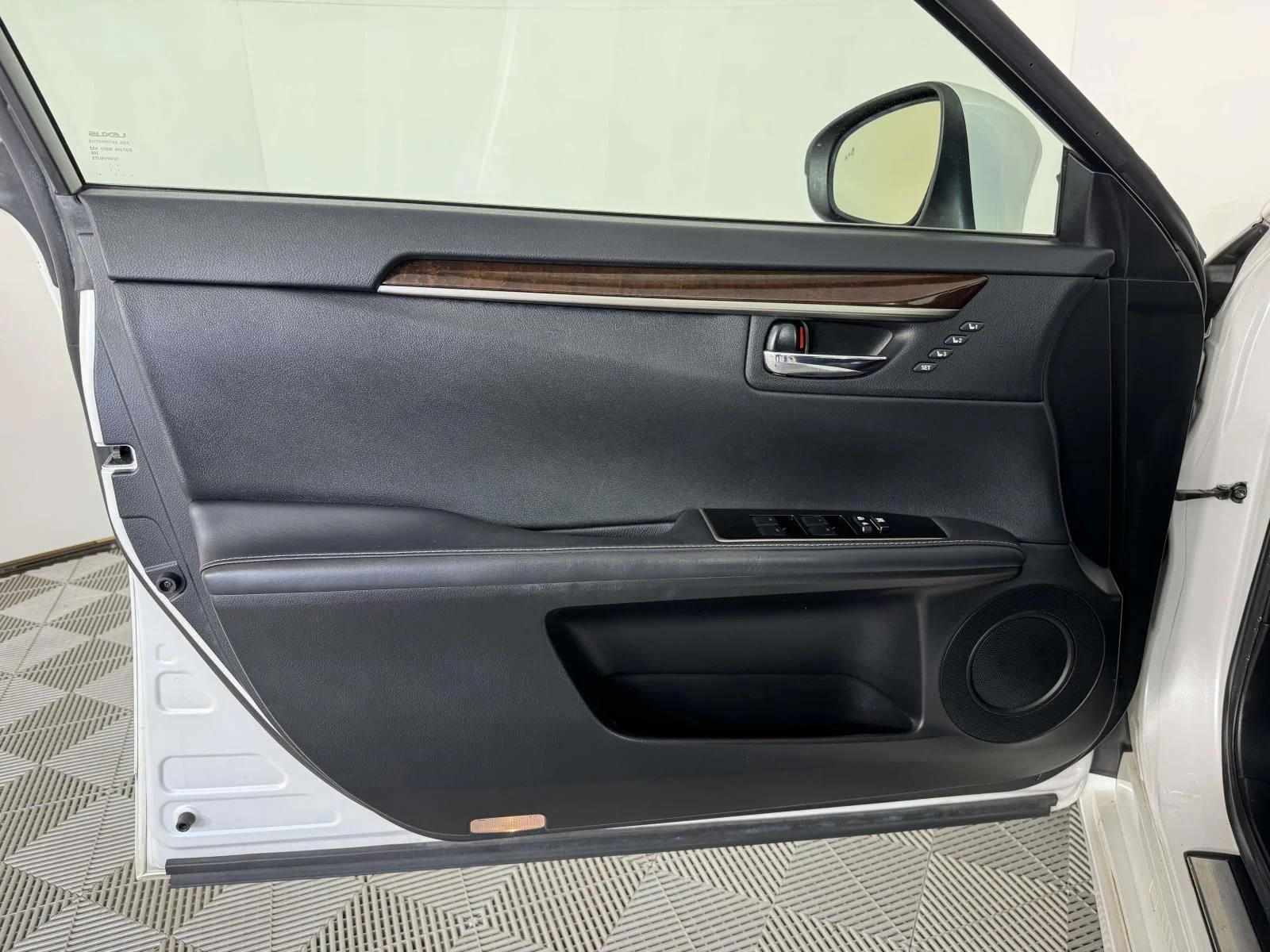 Used 2016 White Lexus 350 image 20