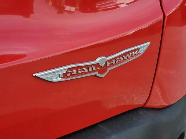 Used 2015 Colorado Red Jeep Trailhawk image 28