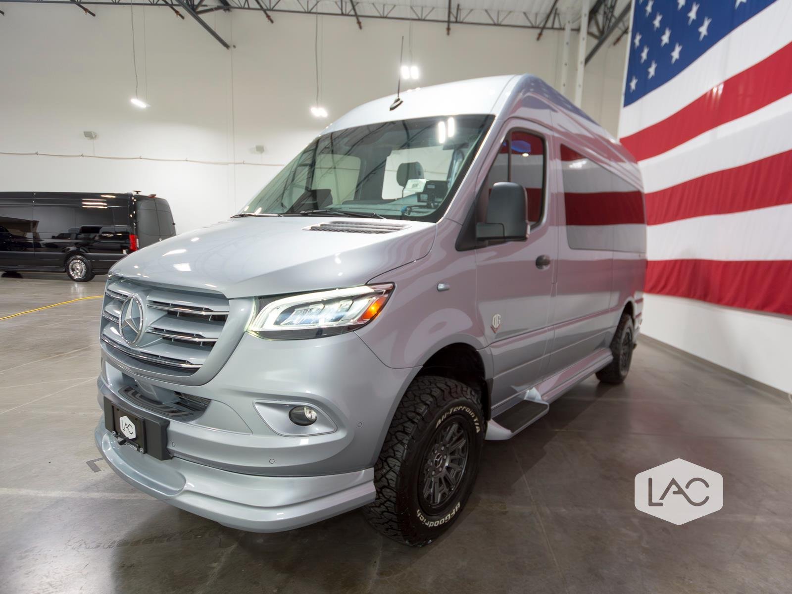 Used 2026 Hightech Silver OGV LUXURY COACH 8OBA AWD w/ 1.1 ADV Pkg EXT WTY image 28