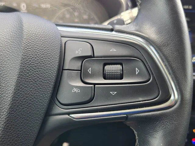 Used 2023 White Buick Essence image 21