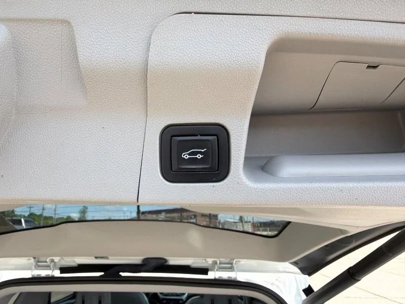 Used 2018 SUMMIT WHITE GMC SLT image 6