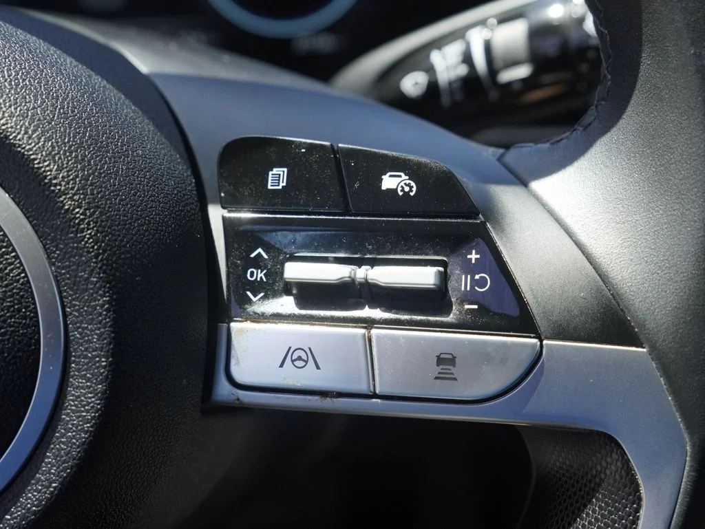 Used 2025 Gray Hyundai SEL Convenience image 12