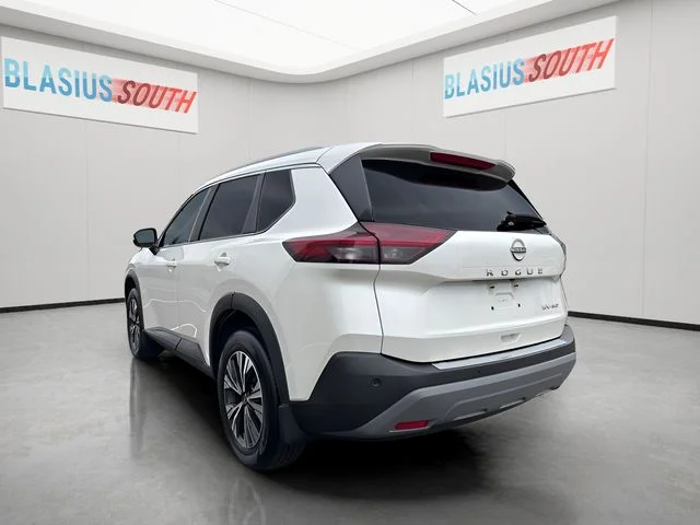 Used 2023 White Nissan SV image 5