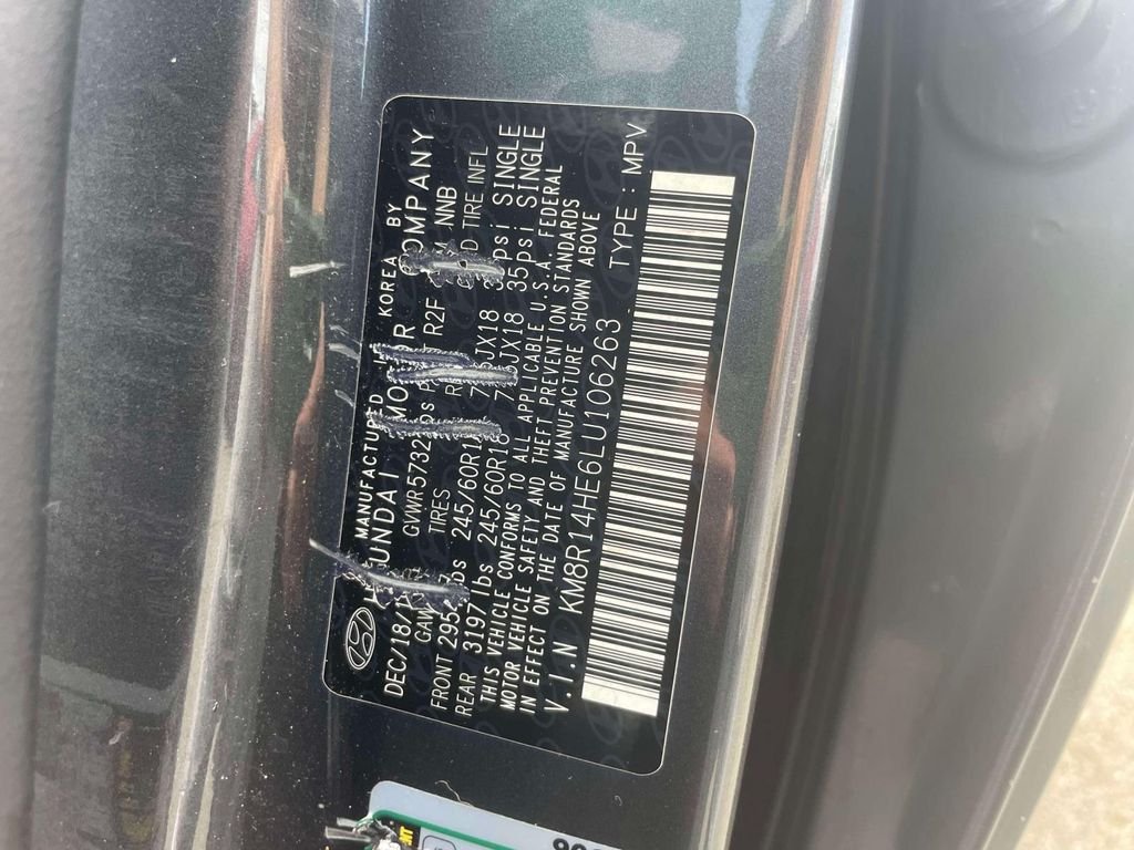 Used 2020 Green Hyundai SE image 19