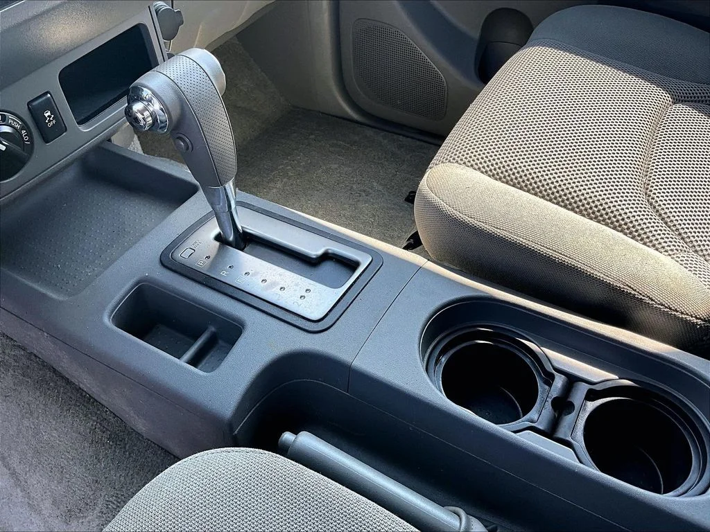 Used 2015 Blue Nissan SV image 15