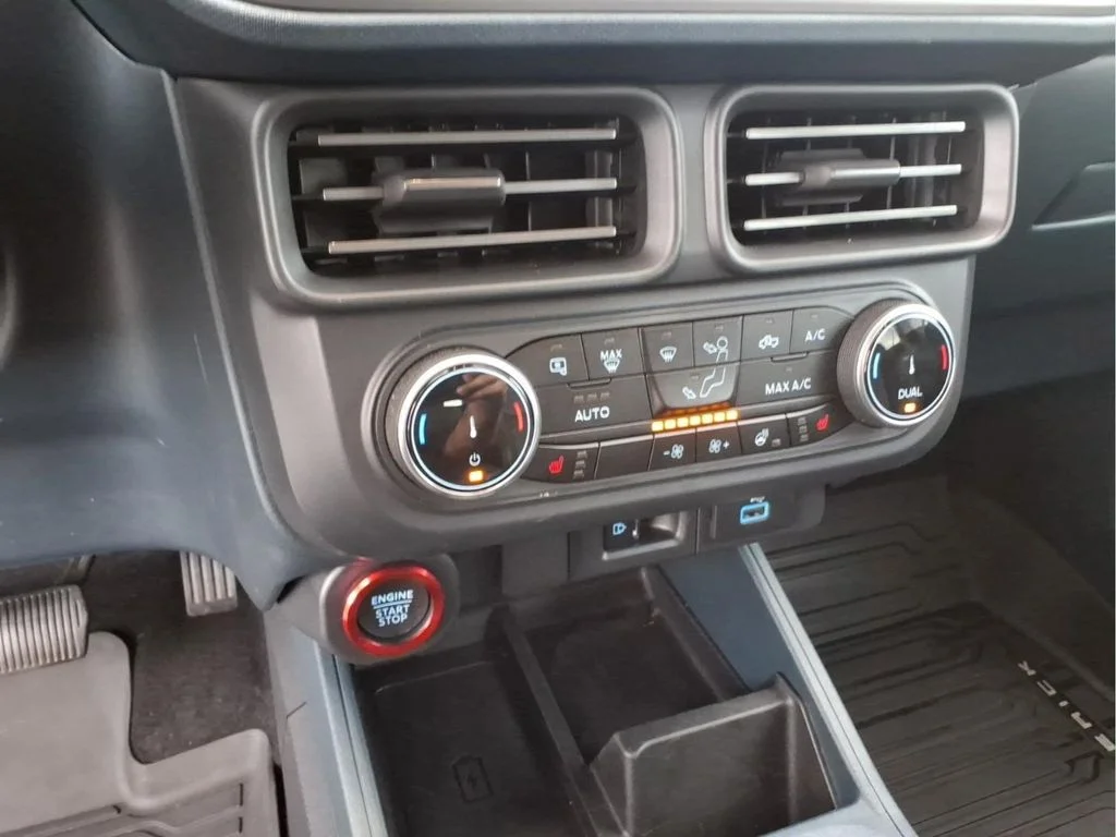Used 2024 Silver Ford Lariat image 27